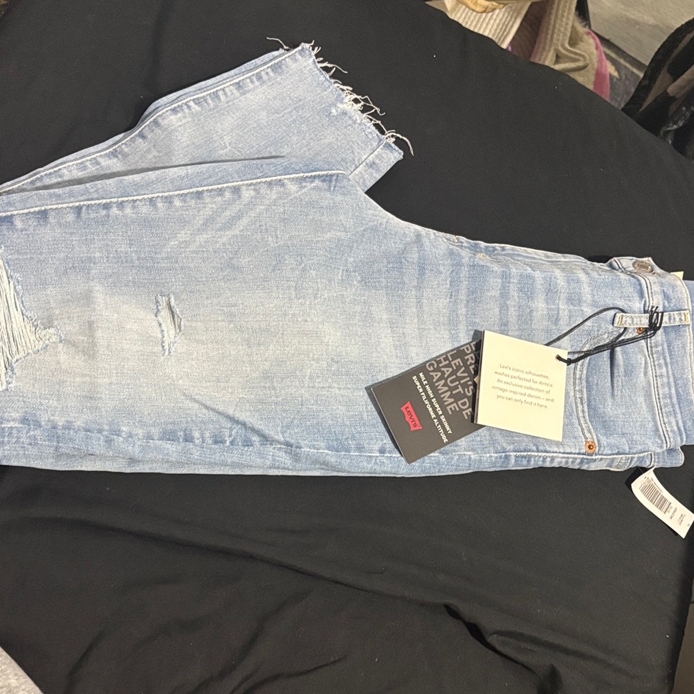 Levi's High Rise Light Blue Jeans - Picture 2 of 3